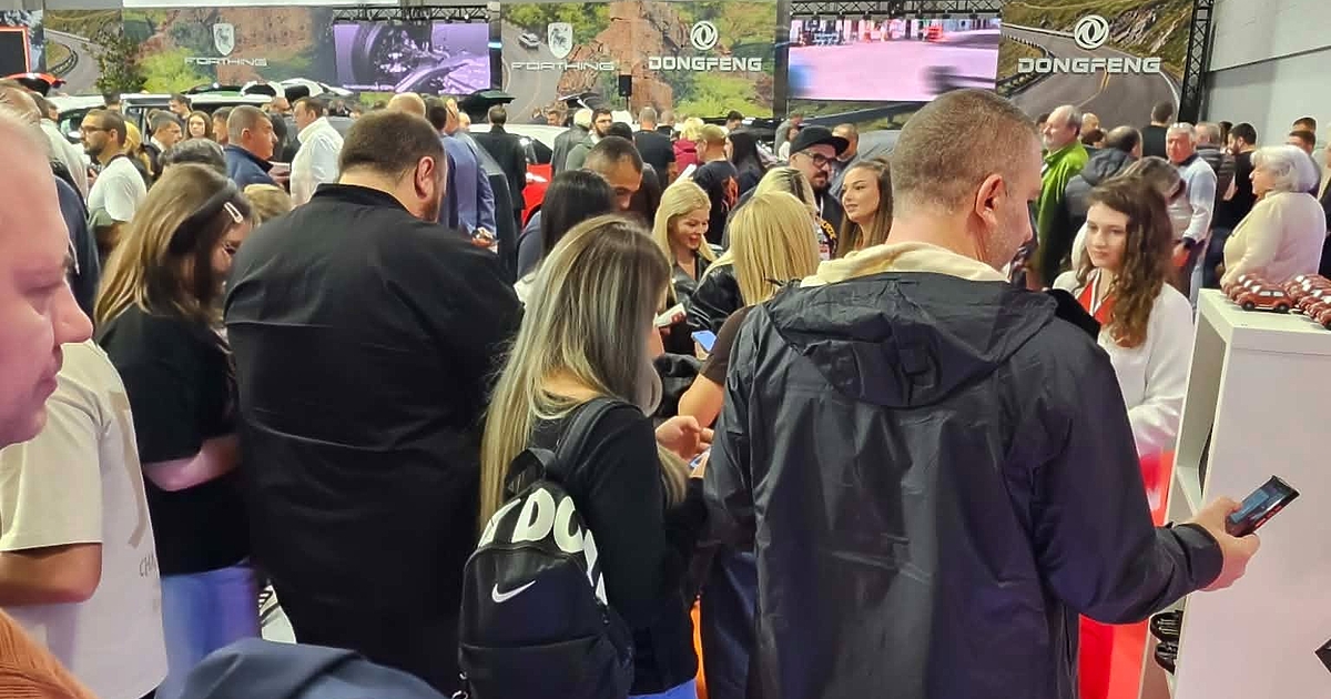 Посетители на Asia Motor Show 2026 в Интер Експо Център, София