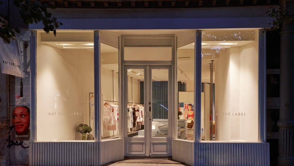 Входът на новия магазин Kat the Label на Lafayette Street, Ню Йорк
