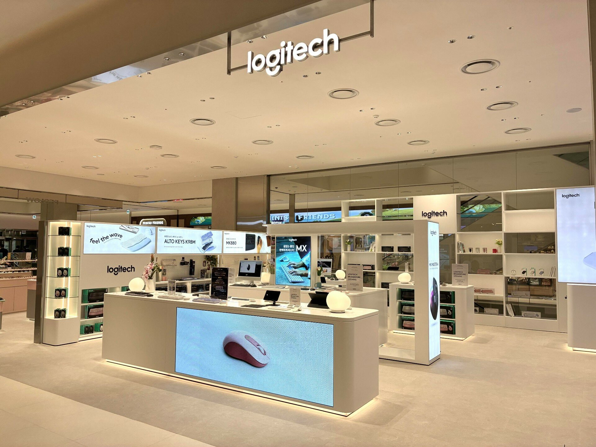 Новият магазин на Logitech в Lotte Mall Valleytown Cheongnyangni