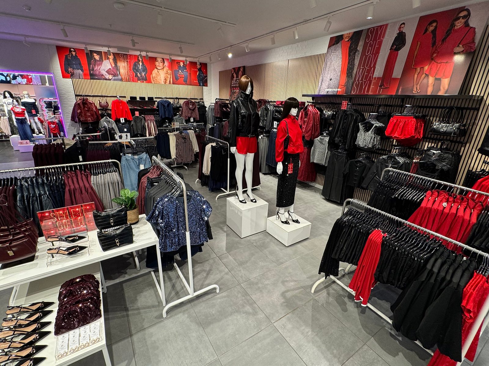 Обновеният New Look в Cribbs Causeway с колекции и манекени
