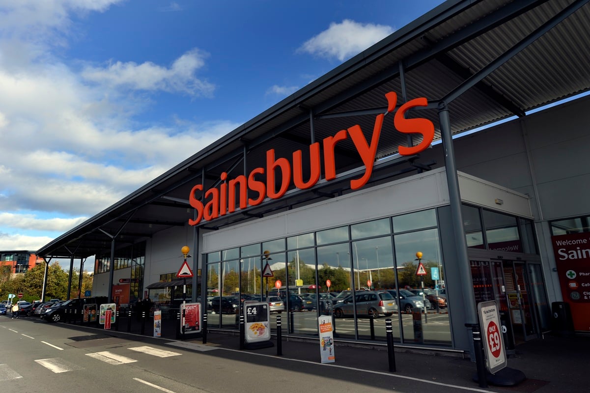 Фасада на супермаркет Sainsbury’s, архивна илюстративна снимка